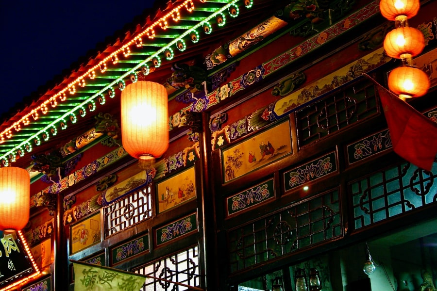 Hotel tradicional chino en la antigua ciudad china de Pingyao en la provincia de Shanxi en China. Viaje a Pingyao con nosotros