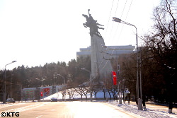 Statua di Chollima a Pyongyang, Corea del Nord. Rappresenta la rapida ricostruzione della RPDC dopo la Guerra di Corea.