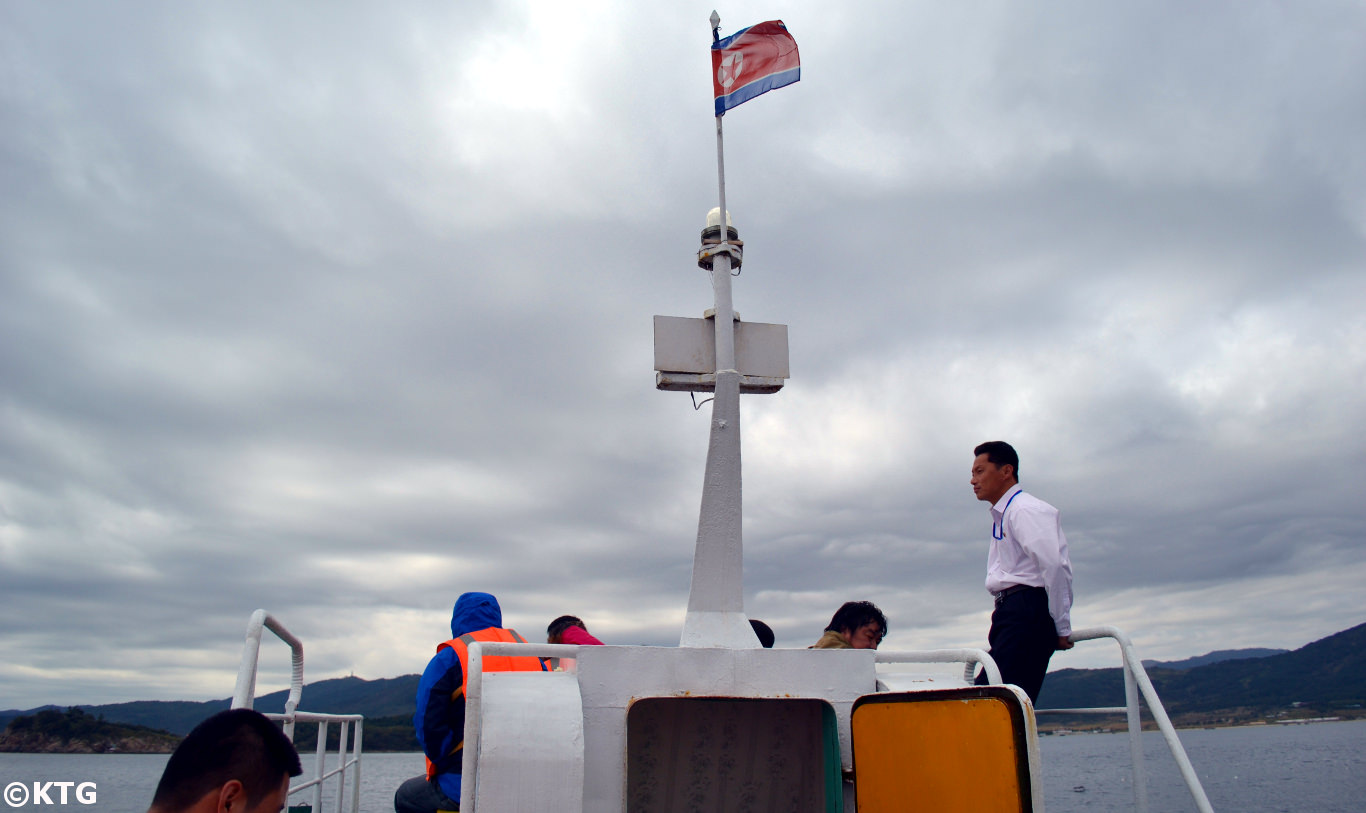 Paseo barco en Rason en Corea del Norte. ¡Vamos de camino a ver focas marinas norcoreanas! Viaje organizado por KTG