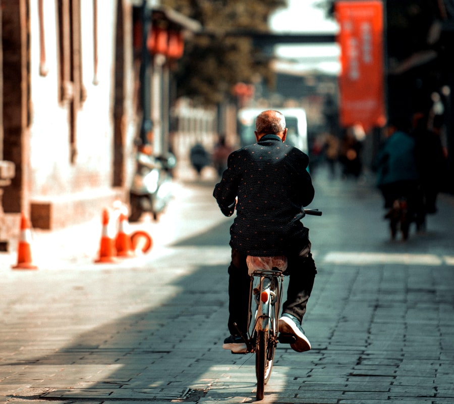 Excursion en bici por la antigua ciudad china de Pingyao en la provincia de Shanxi en China. Viaje a Pingyao con nosotros