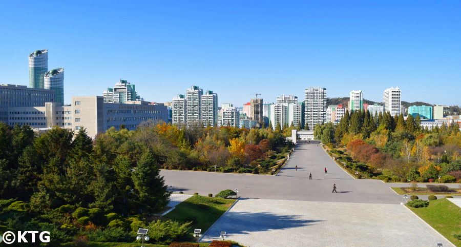 Rue Ryomyong à Pyongyang, Corée du Nord, vue de l'Université Kim Il Sung, la plus célèbre université de la RPDC. Photo prise par KTG Tours