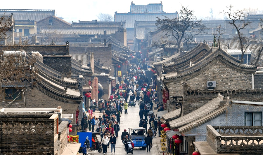 Calle principal de la antigua ciudad china de Pingyao en la provincia de Shanxi en China. Viaje a Pingyao con nosotros