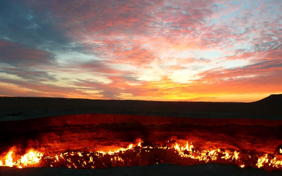 darvaza crater in Turkmenistan